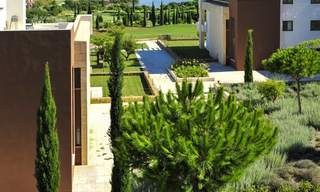 TEE 6: Mondaine eerstelijnsgolf appartementen met prachtig golf- en zeezicht te koop in Los Flamingos Golf in Marbella - Benahavis 23939 
