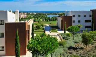 TEE 6: Mondaine eerstelijnsgolf appartementen met prachtig golf- en zeezicht te koop in Los Flamingos Golf in Marbella - Benahavis 23940 