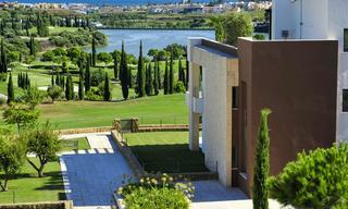 TEE 6: Mondaine eerstelijnsgolf appartementen met prachtig golf- en zeezicht te koop in Los Flamingos Golf in Marbella - Benahavis 23941 