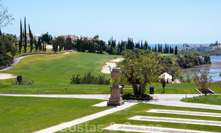 TEE 6: Mondaine eerstelijnsgolf appartementen met prachtig golf- en zeezicht te koop in Los Flamingos Golf in Marbella - Benahavis 23958 