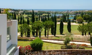 TEE 6: Mondaine eerstelijnsgolf appartementen met prachtig golf- en zeezicht te koop in Los Flamingos Golf in Marbella - Benahavis 25219 