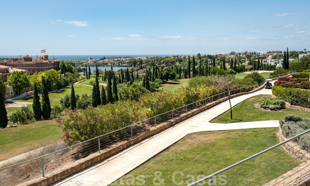 TEE 6: Mondaine eerstelijnsgolf appartementen met prachtig golf- en zeezicht te koop in Los Flamingos Golf in Marbella - Benahavis 25225