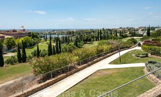 TEE 6: Mondaine eerstelijnsgolf appartementen met prachtig golf- en zeezicht te koop in Los Flamingos Golf in Marbella - Benahavis 25225 