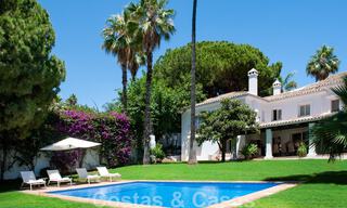 Traditionele Mediterrane luxevilla op een groot perceel te koop op de Golden Mile te Marbella 44194 