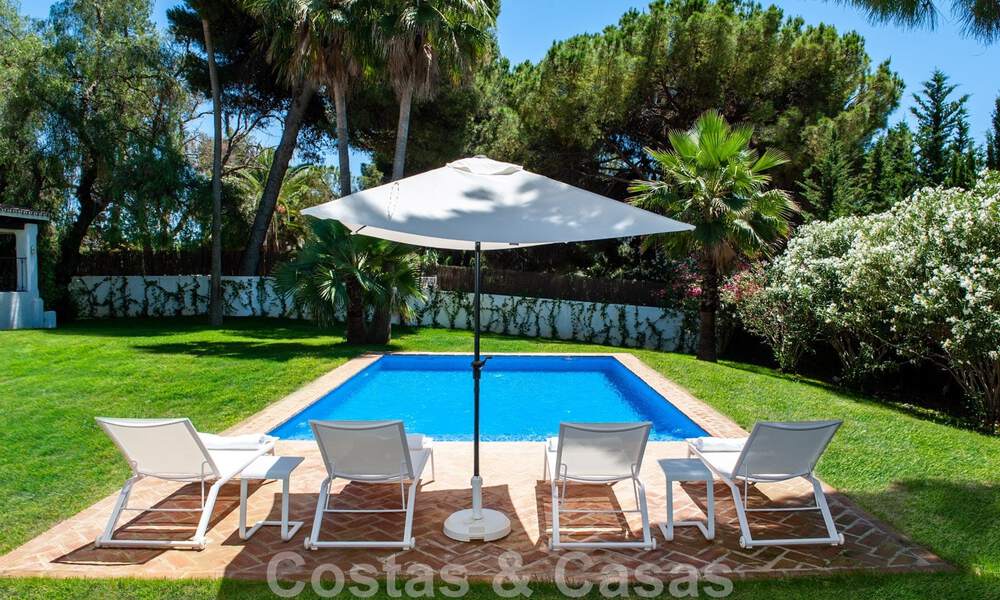 Traditionele Mediterrane luxevilla op een groot perceel te koop op de Golden Mile te Marbella 44197