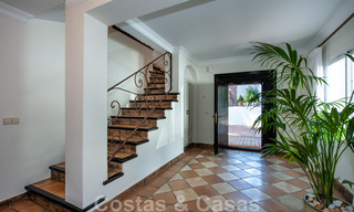 Traditionele Mediterrane luxevilla op een groot perceel te koop op de Golden Mile te Marbella 44216 