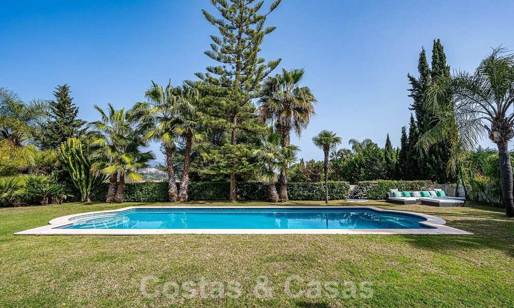 Moderne luxevilla te koop in Nueva Andalucia’s golfvallei, op loopafstand van Puerto Banus, Marbella 51050