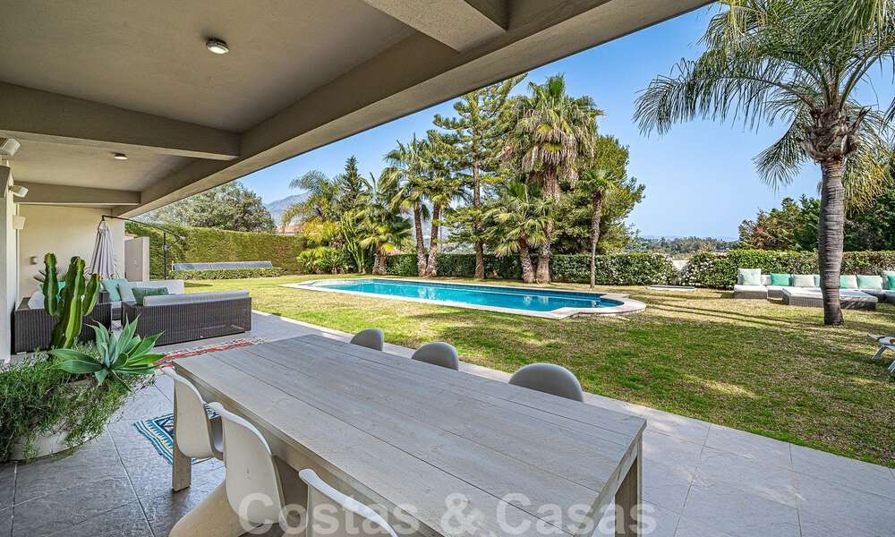 Moderne luxevilla te koop in Nueva Andalucia’s golfvallei, op loopafstand van Puerto Banus, Marbella 51059