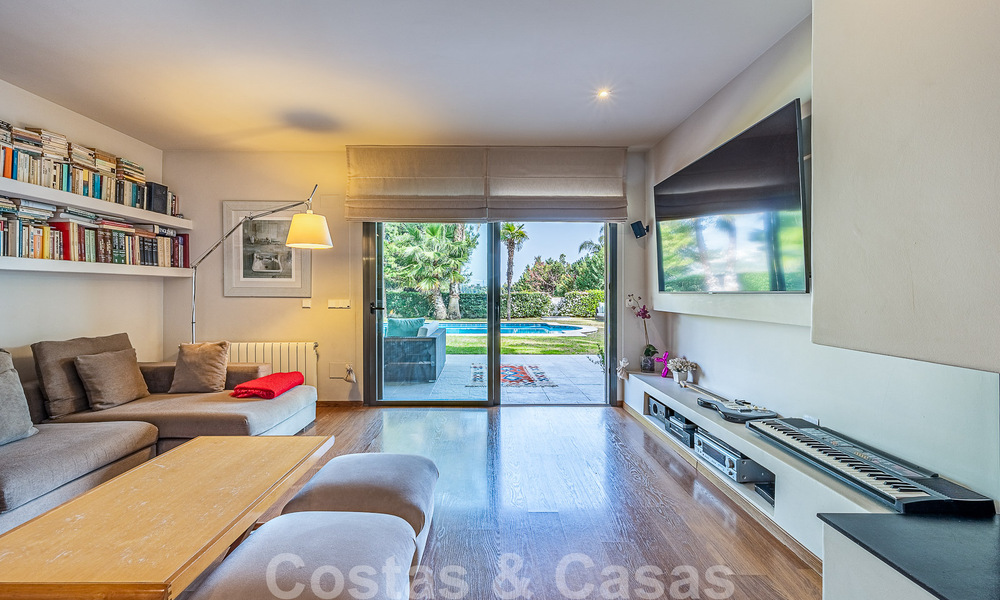 Moderne luxevilla te koop in Nueva Andalucia’s golfvallei, op loopafstand van Puerto Banus, Marbella 51060
