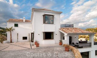 Exclusieve villa in een modern-Andalusische stijl te koop in een gated en secure community, Marbella - Benahavis 29486 