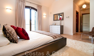 Exclusieve villa in een modern-Andalusische stijl te koop in een gated en secure community, Marbella - Benahavis 29511 