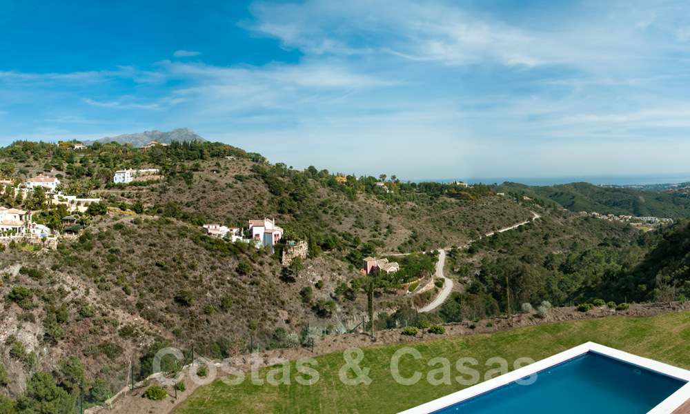 Exclusieve villa in een modern-Andalusische stijl te koop in een gated en secure community, Marbella - Benahavis 29525