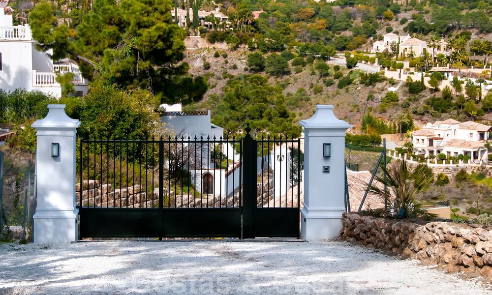 Exclusieve villa in een modern-Andalusische stijl te koop in een gated en secure community, Marbella - Benahavis 29526