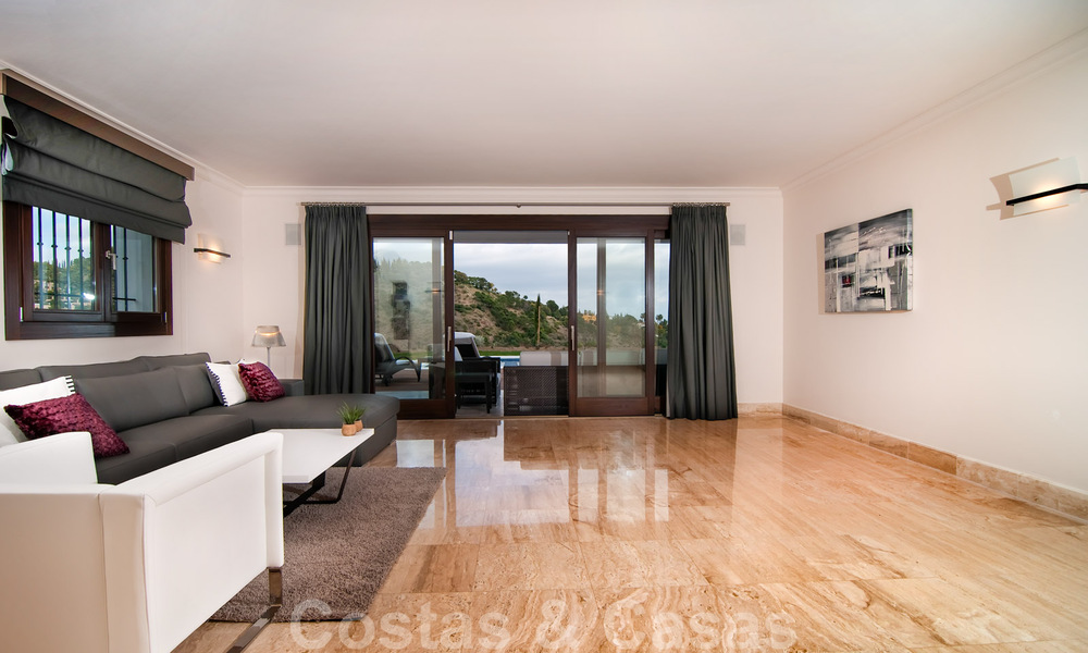 Exclusieve villa in een modern-Andalusische stijl te koop in een gated en secure community, Marbella - Benahavis 29550