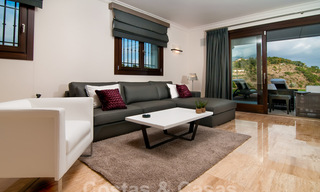 Exclusieve villa in een modern-Andalusische stijl te koop in een gated en secure community, Marbella - Benahavis 29553 