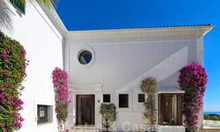 Exclusieve villa in een modern-Andalusische stijl te koop in een gated en secure community, Marbella - Benahavis 31580 