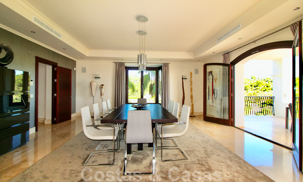 Exclusieve villa in een modern-Andalusische stijl te koop in een gated en secure community, Marbella - Benahavis 31582