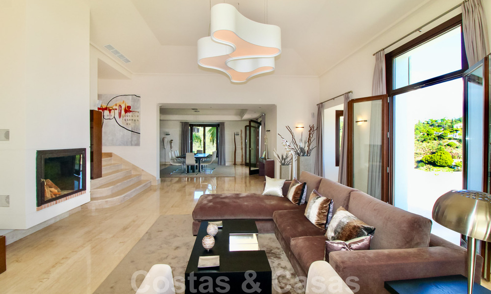 Exclusieve villa in een modern-Andalusische stijl te koop in een gated en secure community, Marbella - Benahavis 31584