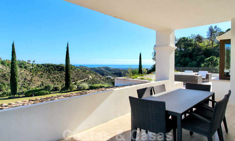 Exclusieve villa in een modern-Andalusische stijl te koop in een gated en secure community, Marbella - Benahavis 31587