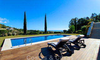 Exclusieve villa in een modern-Andalusische stijl te koop in een gated en secure community, Marbella - Benahavis 31591 