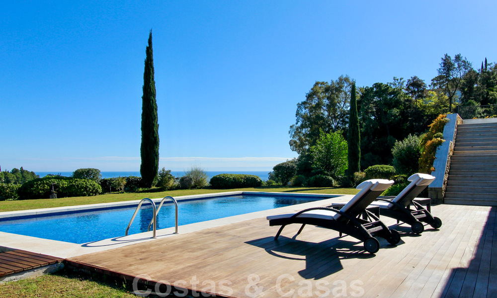 Exclusieve villa in een modern-Andalusische stijl te koop in een gated en secure community, Marbella - Benahavis 31594