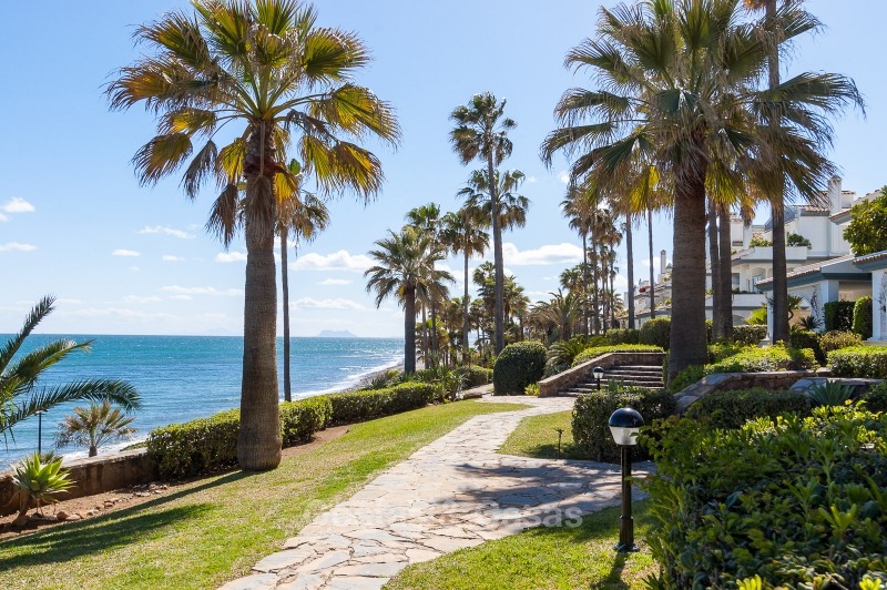 Appartementen te koop in een prestigieus eerstelijn strand complex, New Golden Mile, Marbella - Estepona 11028 