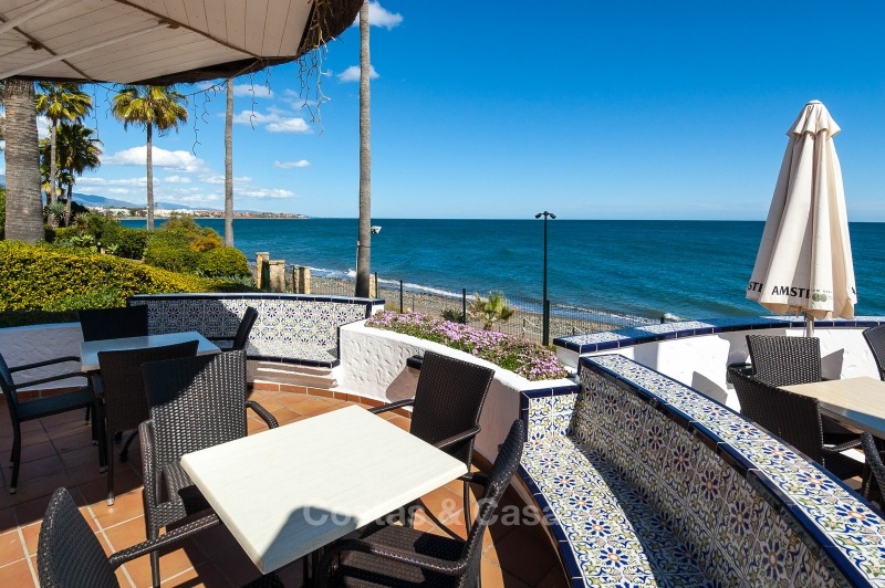 Appartementen te koop in een prestigieus eerstelijn strand complex, New Golden Mile, Marbella - Estepona 11030 