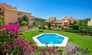 Appartementen te koop met ruime terrassen en zeezicht in Elviria, oost Marbella 20256 