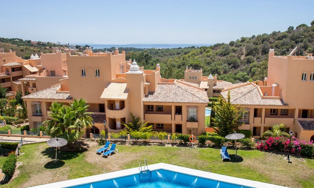 Appartementen te koop met ruime terrassen en zeezicht in Elviria, oost Marbella 20271