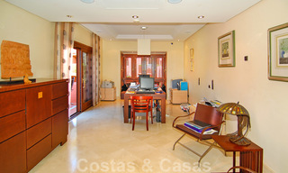 Exclusief eerstelijnstrand penthouse appartement te koop, New Golden Mile, tussen Marbella en Estepona 23211 