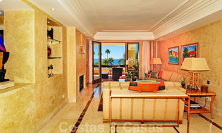 Luxe appartementen te koop, eerstelijnstrand complex, New Golden Mile, Marbella - Estepona 26957 