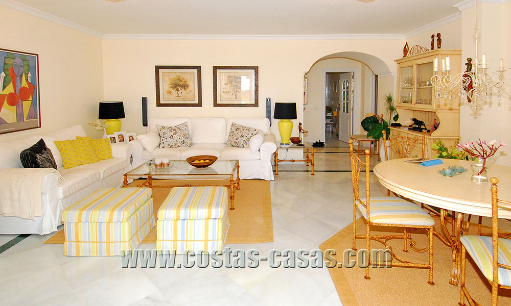 Eerstelijnsstrand appartement te koop in Marbella 42455