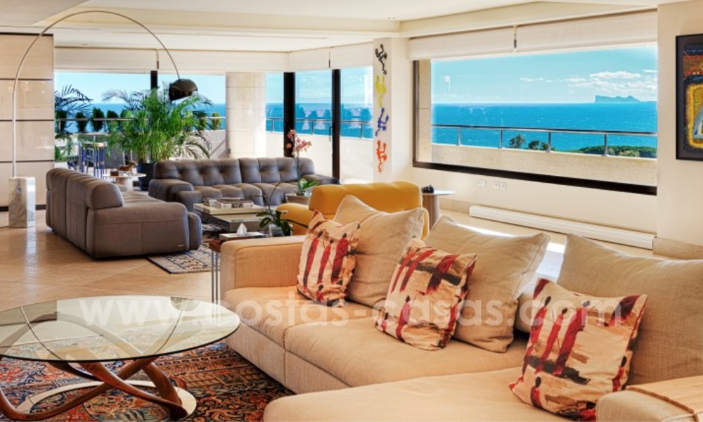 Uniek en exclusief penthouse appartement in moderne stijl te koop in Marbella op de Golden Mile en vlakbij het centrum 22412