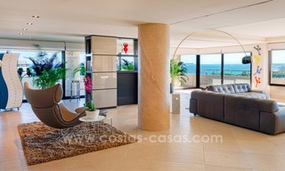Uniek en exclusief penthouse appartement in moderne stijl te koop in Marbella op de Golden Mile en vlakbij het centrum 22420 