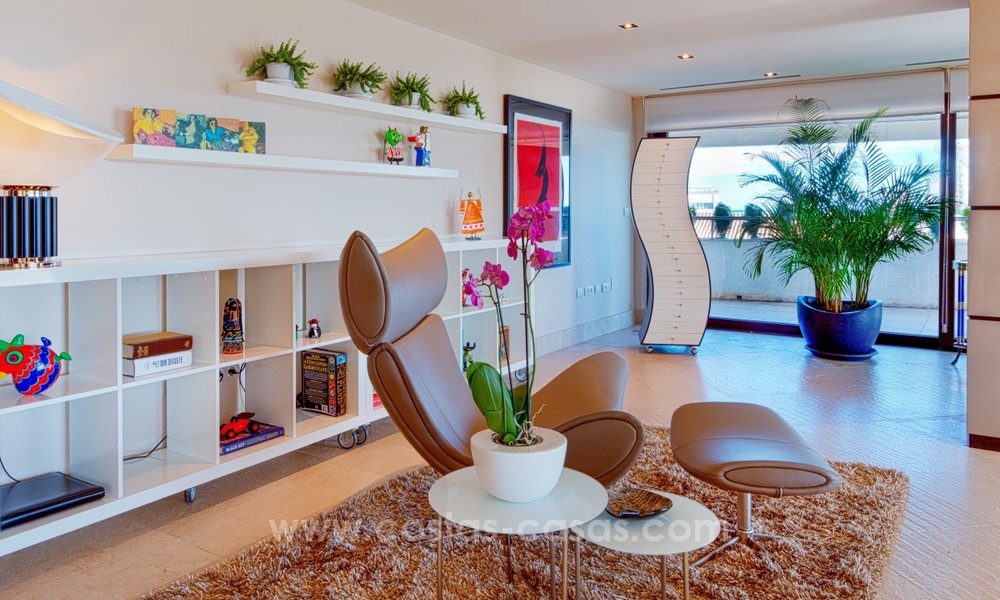 Uniek en exclusief penthouse appartement in moderne stijl te koop in Marbella op de Golden Mile en vlakbij het centrum 22422