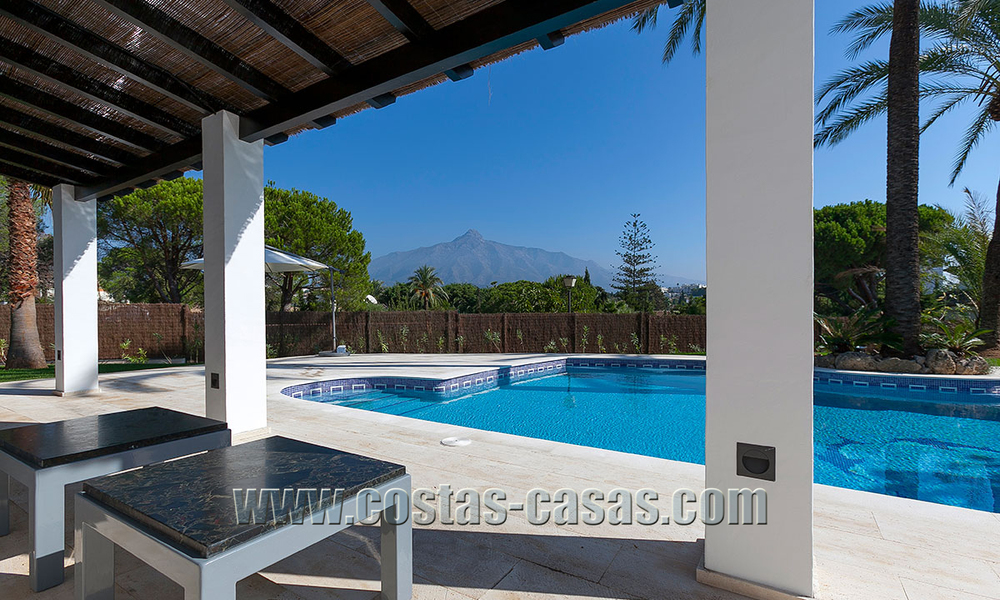 Moderne Andalusische villa te koop in Nueva Andalucia te Marbella 23388