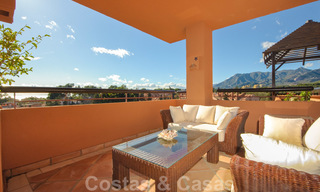 Luxe appartementen te koop in een prestigieuze strandwijk en exclusief complex, net ten oosten van de stad Marbella 22956 