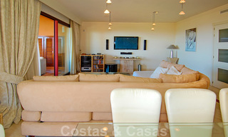 Luxe appartementen te koop in een prestigieuze strandwijk en exclusief complex, net ten oosten van de stad Marbella 22964 