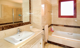 Luxe appartementen te koop in een prestigieuze strandwijk en exclusief complex, net ten oosten van de stad Marbella 22974 
