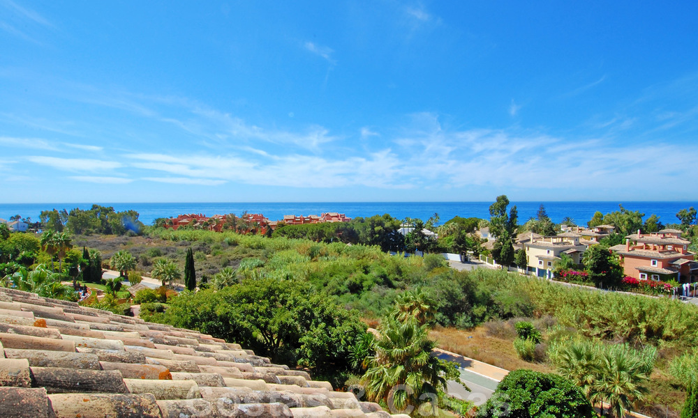 Luxe appartementen te koop in een prestigieuze strandwijk en exclusief complex, net ten oosten van de stad Marbella 22978