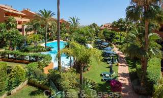 Luxe appartementen te koop in een prestigieuze strandwijk en exclusief complex, net ten oosten van de stad Marbella 22987 