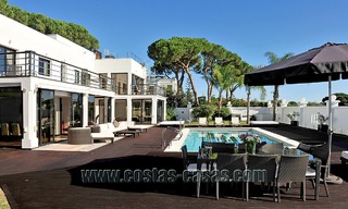 Luxevilla in moderne stijl te koop gelegen direct aan het duinenstrand in Marbella 5415 