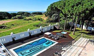 Luxe villa in moderne stijl te koop gelegen direct aan het duinenstrand in Marbella 5423 