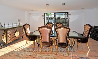 Luxe villa in moderne stijl te koop gelegen direct aan het duinenstrand in Marbella 5431 