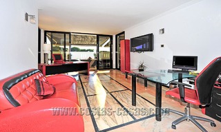 Luxe villa in moderne stijl te koop gelegen direct aan het duinenstrand in Marbella 5434 